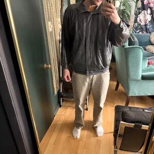 The Olde Hide House Leather Bomber Jacket Men’s Size Medium